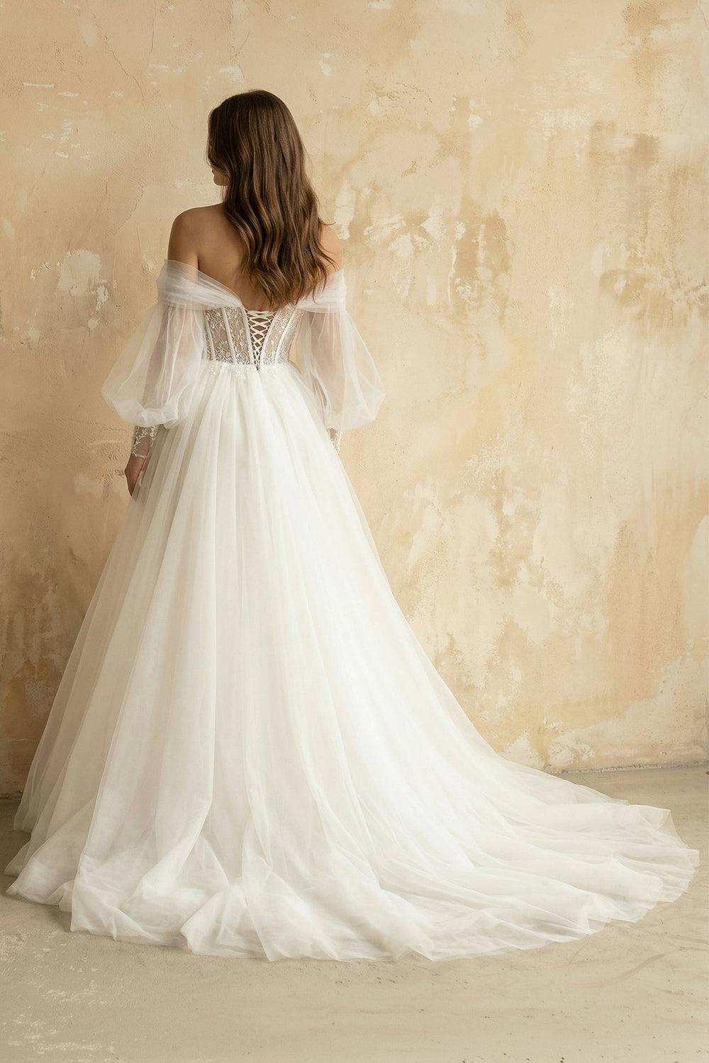 Ball-Gown Long Sleeves Tulle Wedding Dress With Appliques in Diamond White