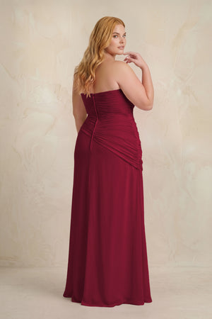 Berry Sheath Chiffon Strapless Pleated Bridesmaid Dress (4) | KISSBRIDAL[sizeplus]