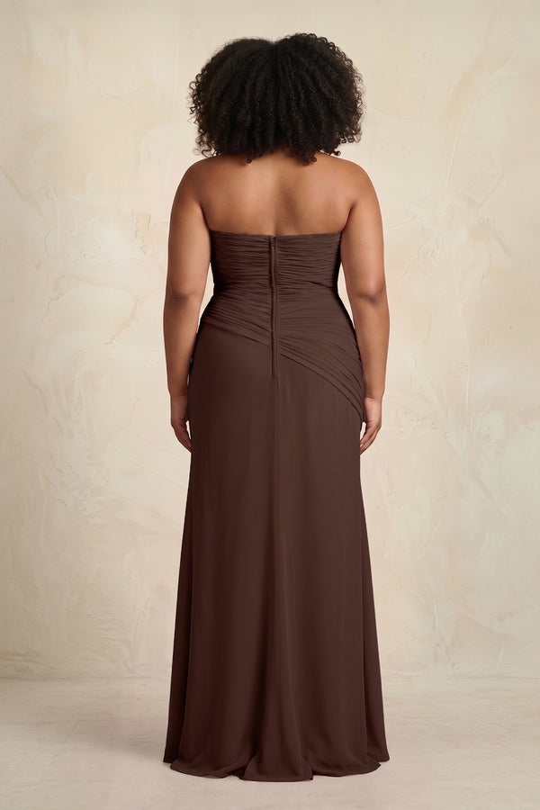 Espresso Sheath Chiffon Strapless Pleated Bridesmaid Dress (2) | KISSBRIDAL[sizeplus]