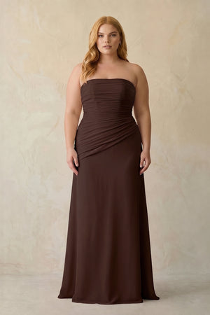 Espresso Sheath Chiffon Strapless Pleated Bridesmaid Dress (3) | KISSBRIDAL[sizeplus]