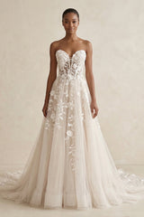 Sweetheart Appliqued Tulle Corset Wedding Dress in Ivory - KISS BRIDAL Wedding Dresses