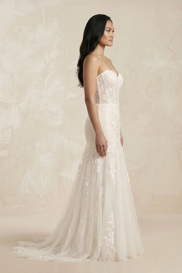 Sweetheart Mermaid Appliqued Tulle Wedding Dress in Ivory - SHE IS ME Wedding Dresses